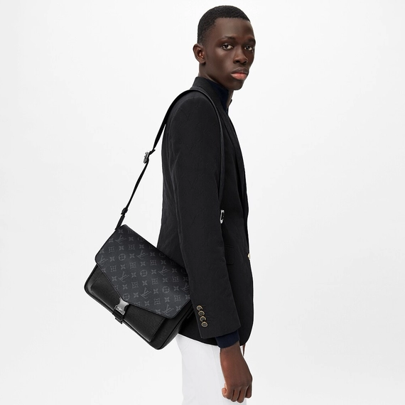 Buy the Latest Women's Louis Vuitton Messengerama